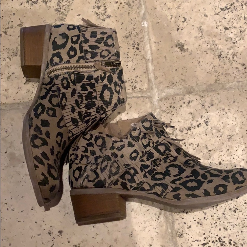 Naught monkey low leopard  booties